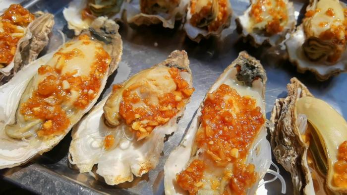 烧烤摊的烤串都有什么,烧烤摊的肉烤出来为什么油滋滋的