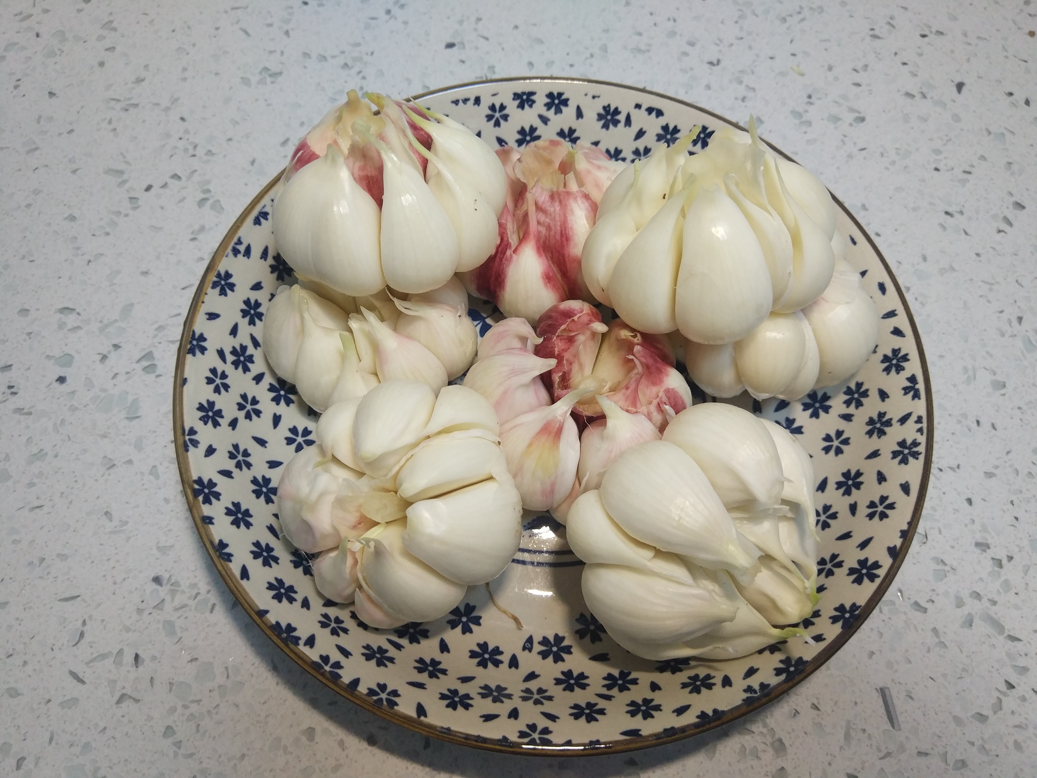 腌糖蒜用的是白醋还是米醋,腌糖蒜用白糖还是用冰糖