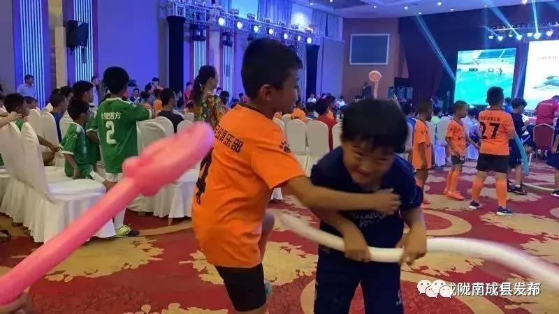 青岛少年足球队华丽转身,足球小将青岛战绩