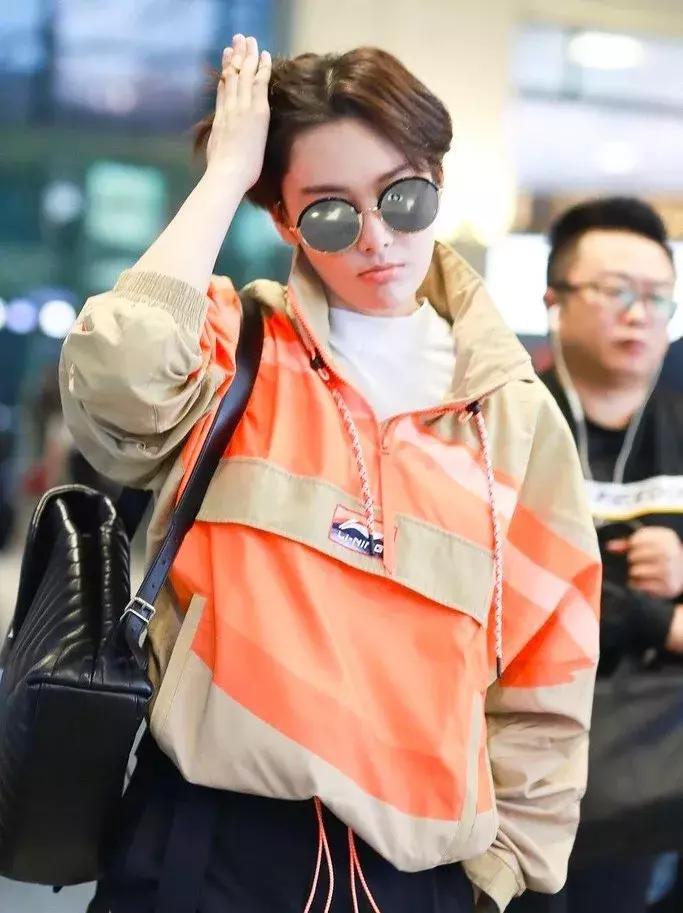 张馨予短发又飒又美,军嫂张馨予短发造型又a又飒