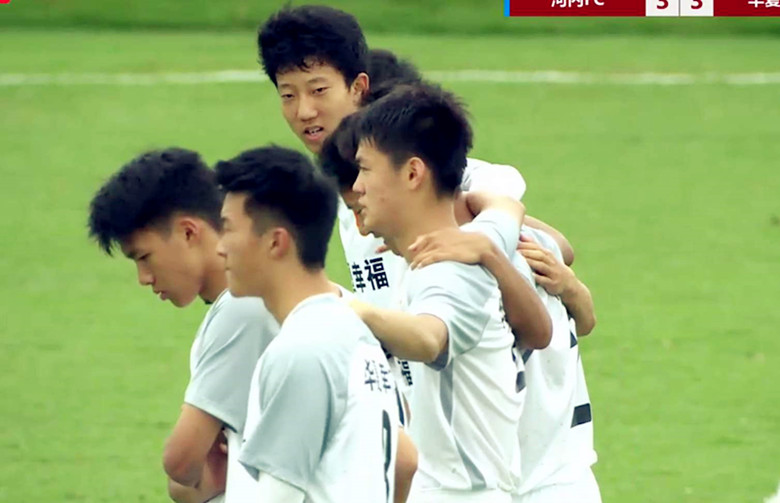 记住6号阮德英,这小子在绿茵场上公然施暴,拳打中国球员