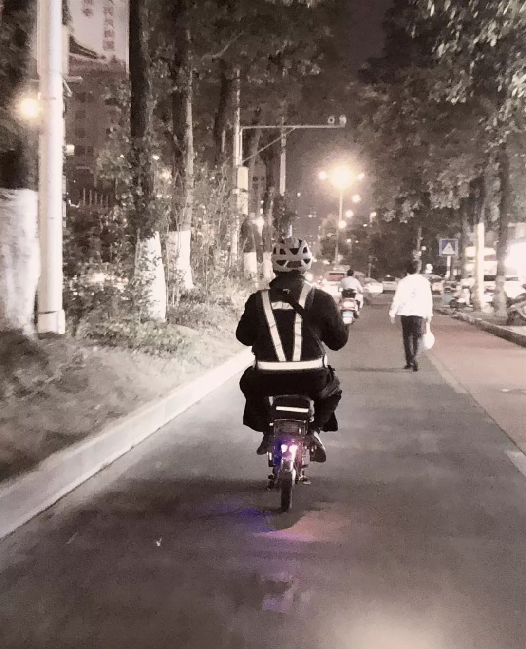 莆田的“午夜骑士”，开遍各种车型，听过很多劲爆八卦