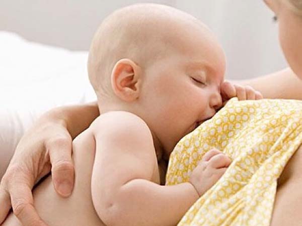 孩子老是吐奶怎么办呀,孩子总吐奶咋回事