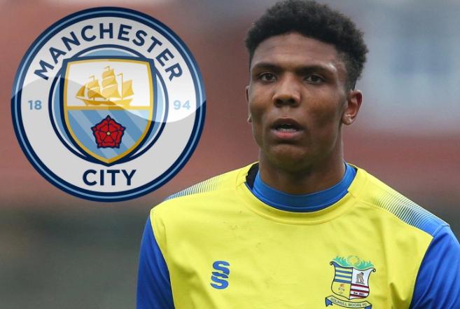 曼城19岁后卫,曼城2.2米身高