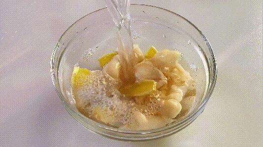 三月女人节带你制作几款美颜甜品,做个美味的花胶炖牛奶