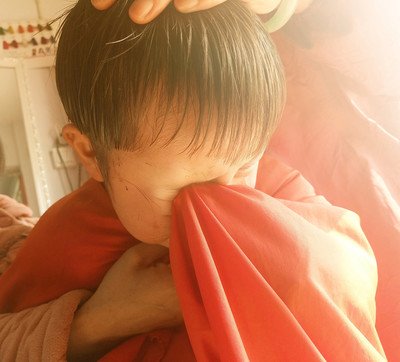 怎么能让孩子不害怕理发,如何让孩子不害怕理发