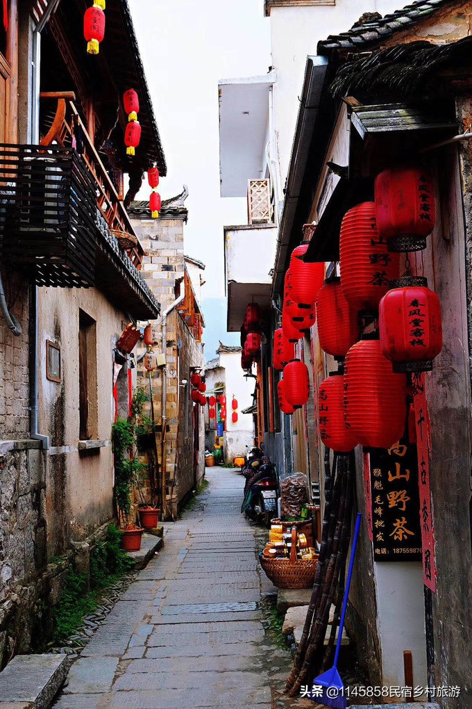 安徽省黟县宏村景区听雨楼客栈,宏村栖梧旅行精选徽派景观民宿