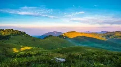 山西晋城析城山,极目胭粉遍草甸