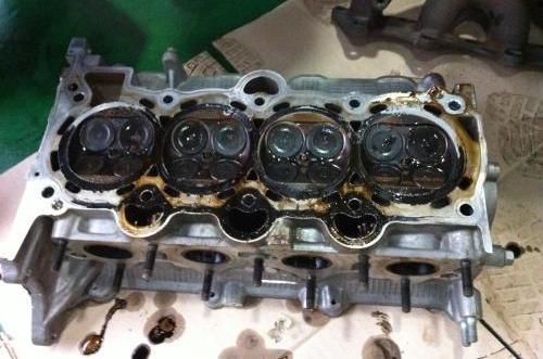 仪表盘的这八个灯亮了必须停车,停车后仪表盘自动亮起