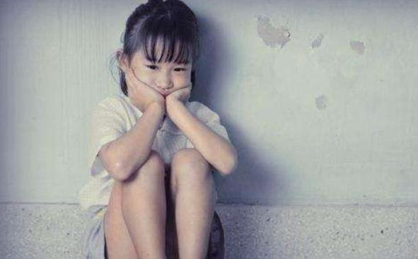 女儿突然性格大变,女孩初潮后性情大变