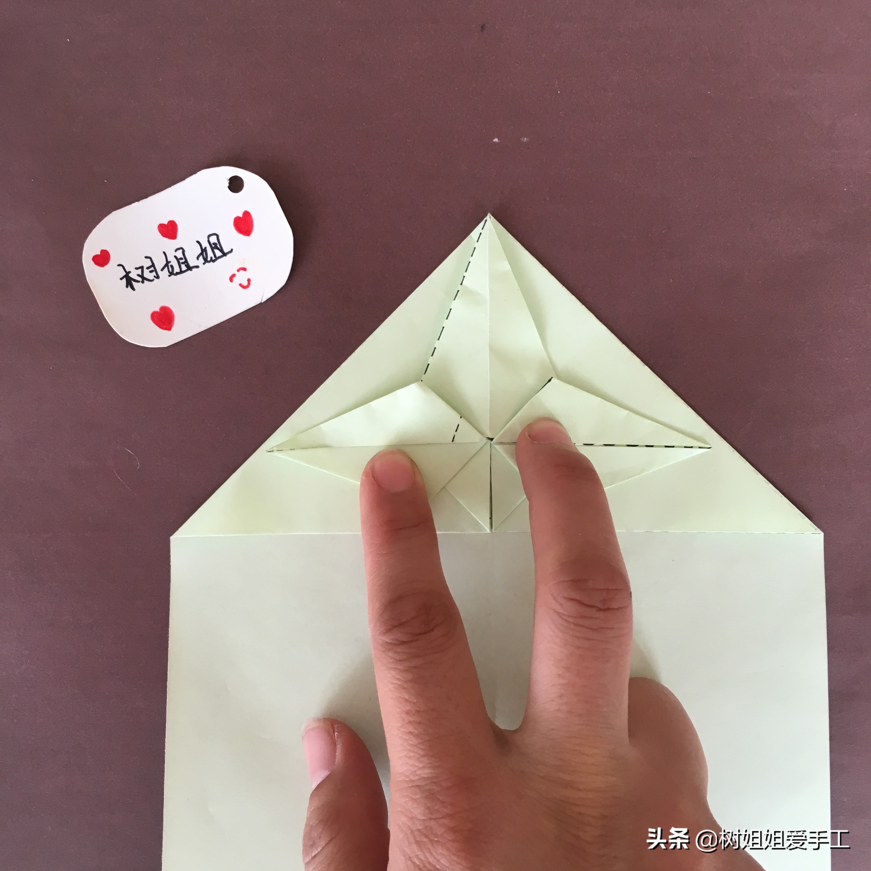 拖尾孔雀的三角插教程,折纸孔雀尾巴怎么折