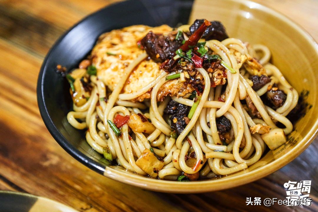 全网为阿朵淘汰鸣不平，而我想去她隐居5年的“世外桃源”静一静