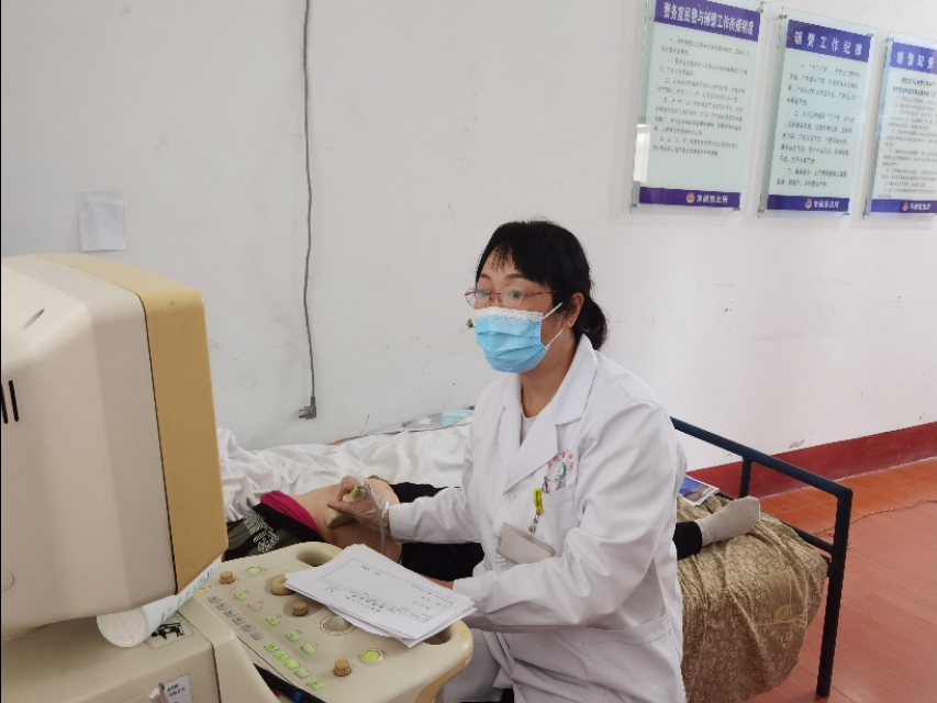 禹州市中心医院开展“10.17”扶贫日“百医包百村”义诊活动