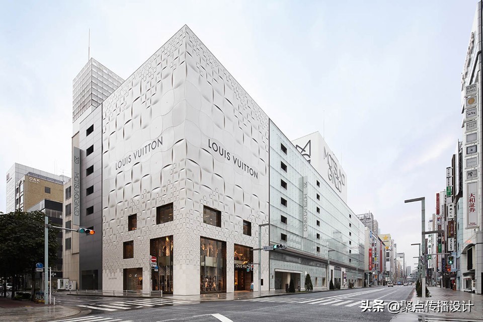 这些店里：有一家是“谢娜”的店猜猜是第几张！