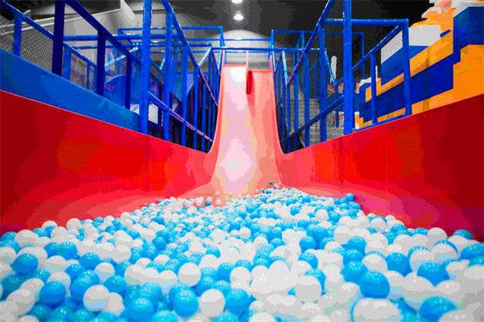 蹦床运动馆团购,阜阳人人汇运动蹦床馆