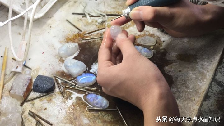 水晶加工全过程吊坠,水晶原石加工全过程