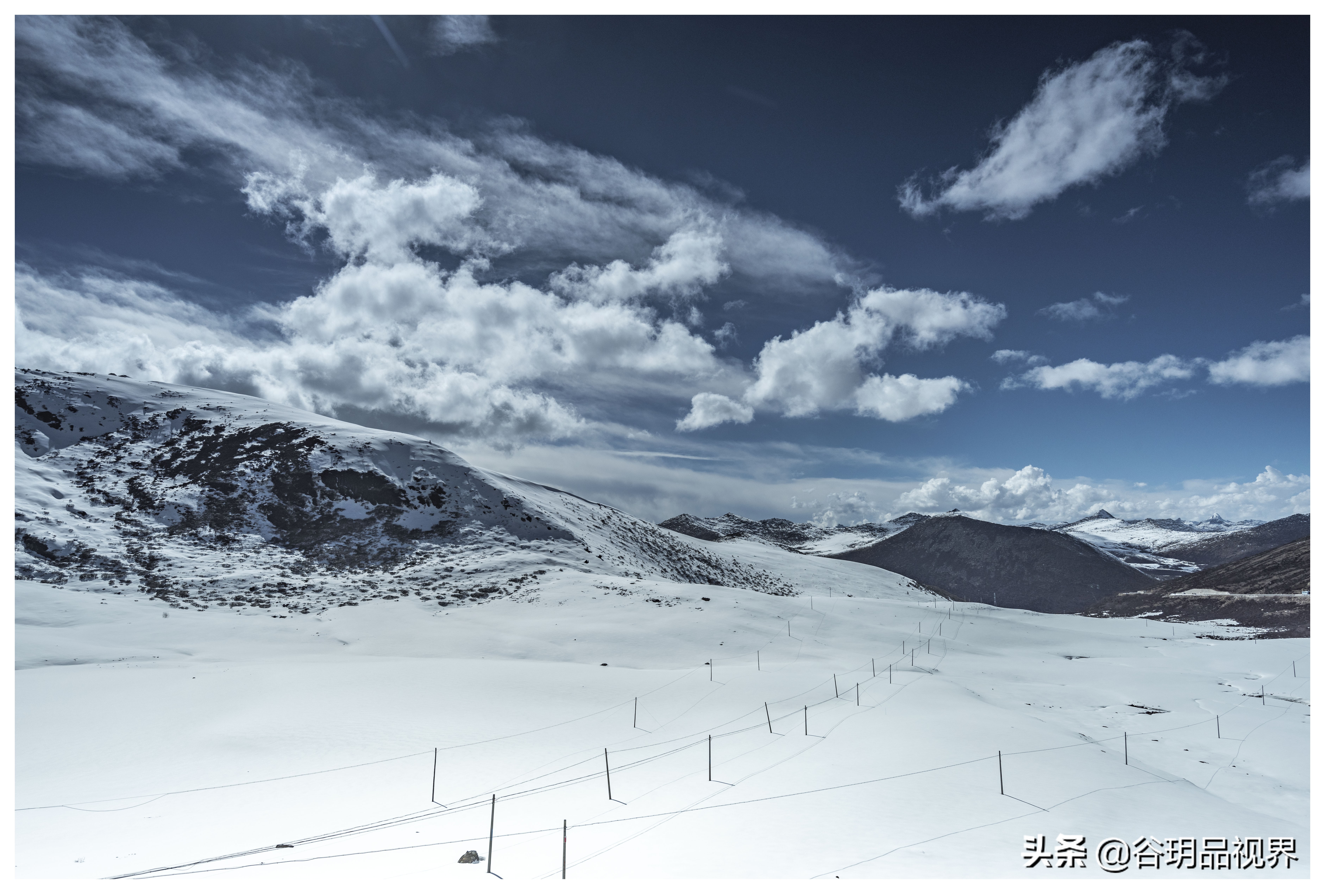 平静走进云海，脚下咔咔作响的白雪声，心无旁骛，顿觉释然