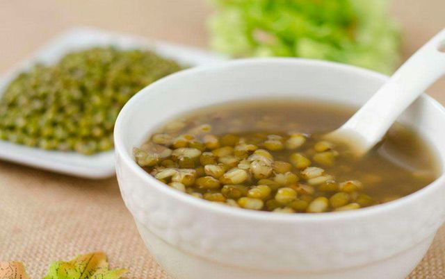 喝绿豆汤解药这个说法对吗,绿豆能降血糖吗绿豆汤能解药么