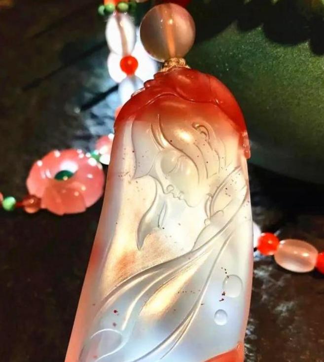 世上最奇特的玛瑙,千年极品老缠丝玛瑙手串图片