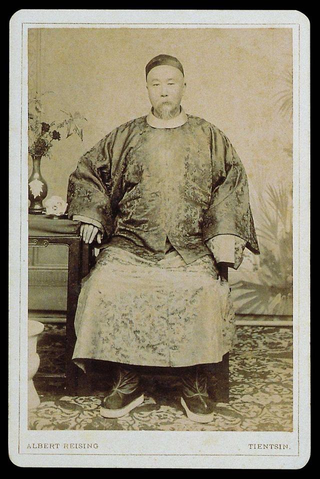 一口把蓝鲸吞掉的庞然大物,一口吃掉蓝鲸的巨兽