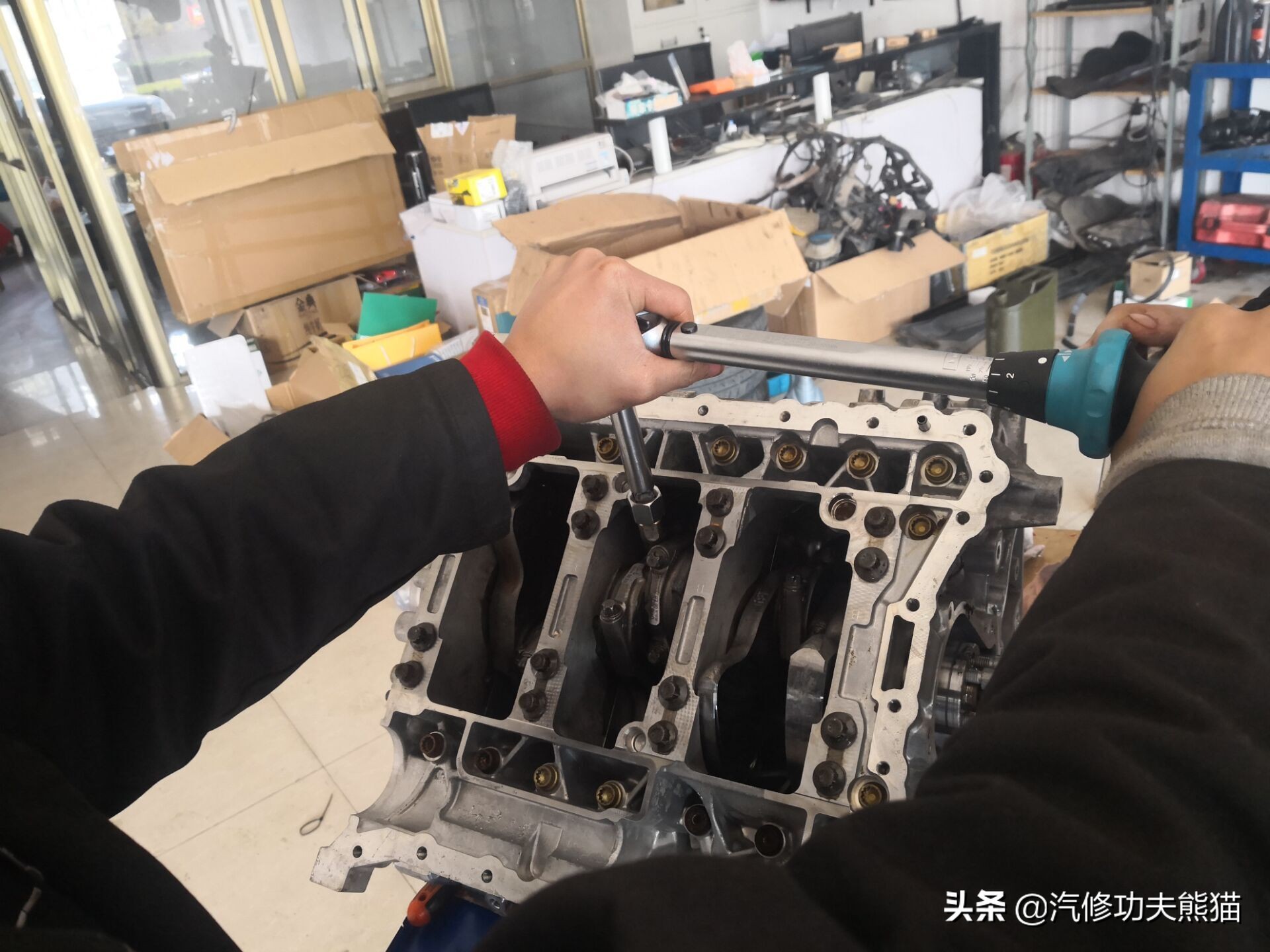 16款奥迪a6l2.5自吸发动机漏油,奥迪a6l2.4免拆烧机油处理靠谱吗