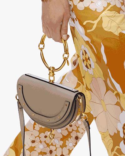 郑秀妍离开sm后在韩国过得怎么样,郑秀妍手拿包爱马仕