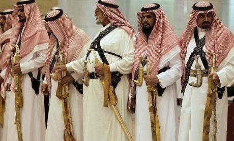 迪拜土豪为什么喜欢朴素白袍,迪拜为什么穿白袍