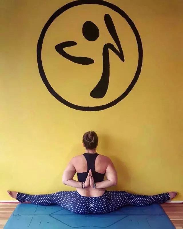 瑜伽教练瘦身动作,ins网红瑜伽训练方法