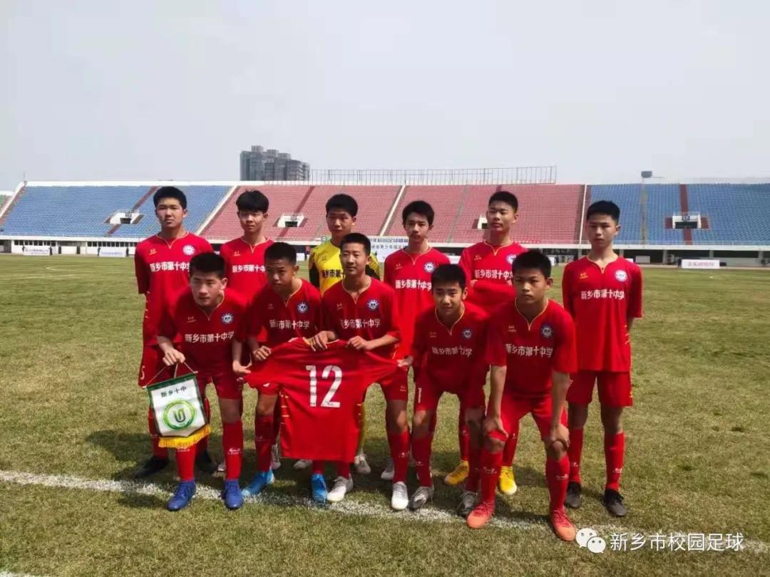 校园足球赛进球精彩瞬间,校园足球场上感人的故事