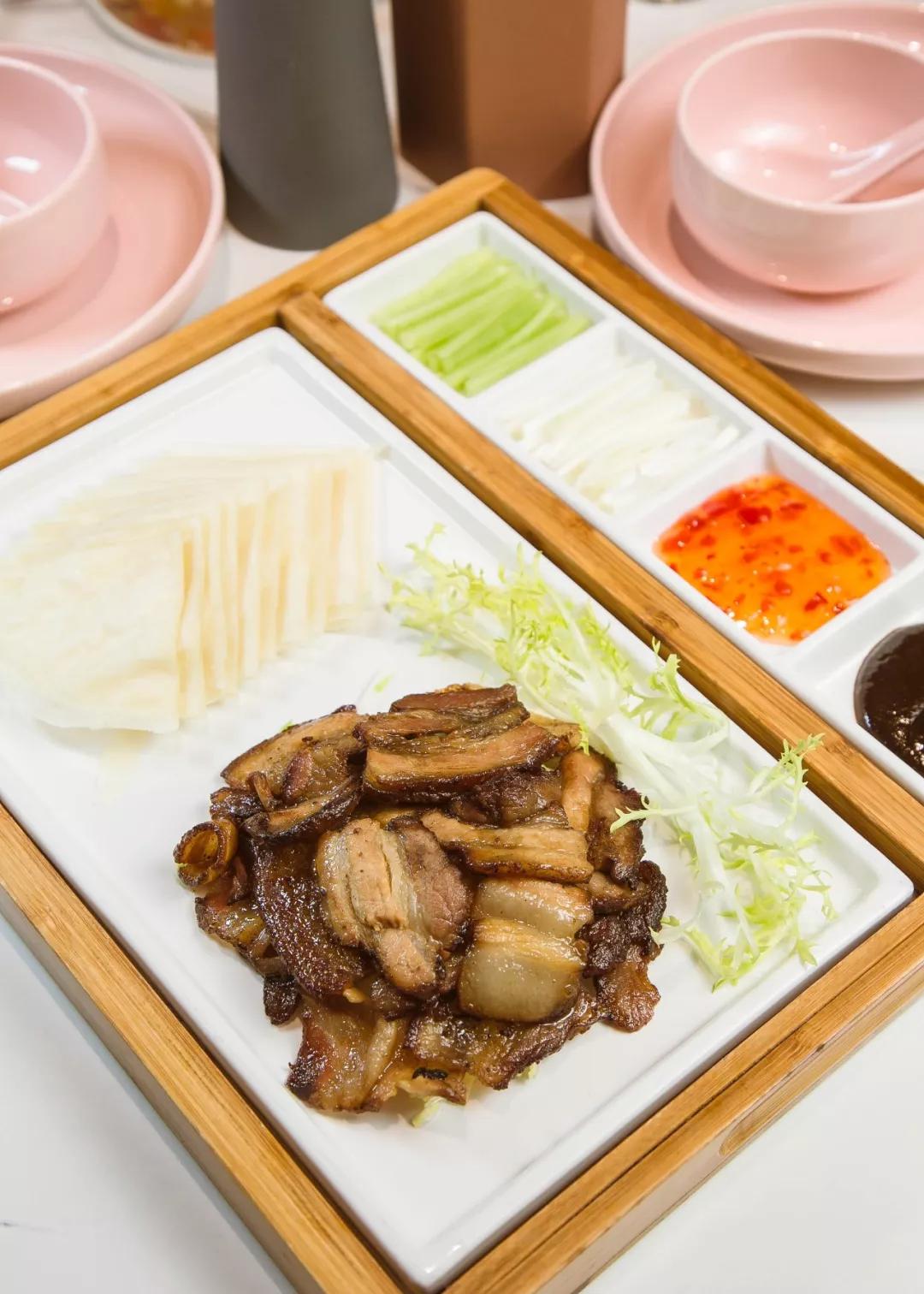 在“卡通乐园”吃“瘦瘦鱼”，一份大过脸盆，居然不到50元