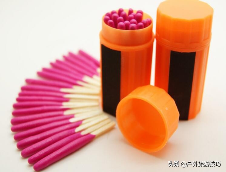 在户外怎么不用打火机和火柴生火,户外打火石生火需要准备的燃料