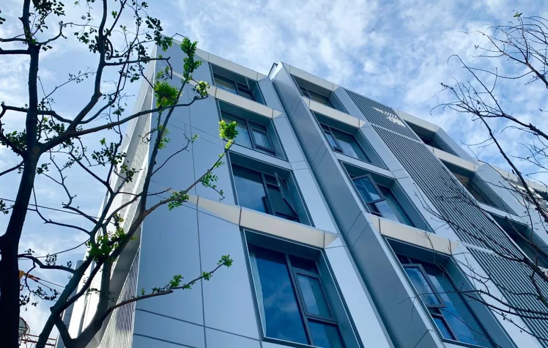 「十堰」在十堰一家小区拍下，这样的外墙第一次见，太牛了