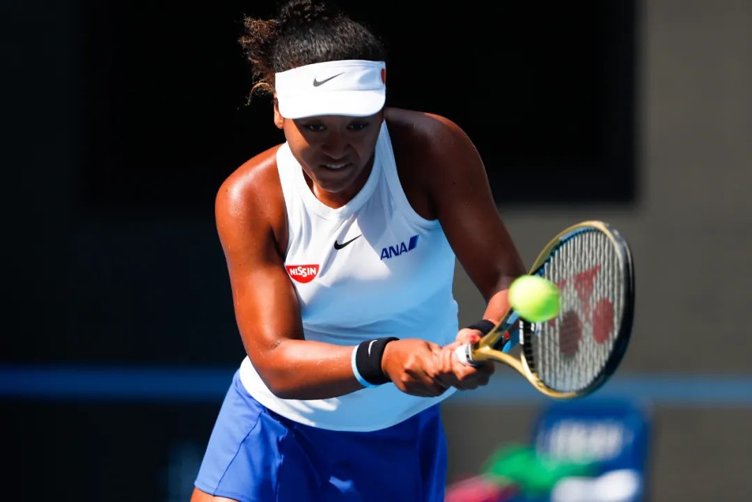 弃美入日，这位日本“黑人”姑娘，为什么能成为体坛圈钱女王？