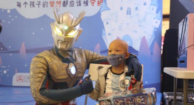 奥特曼被鱼头怪抓起来,奥特曼被鱼头怪抓了