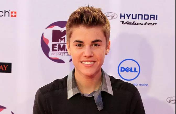 丁日，你妈喊你回家剪头了