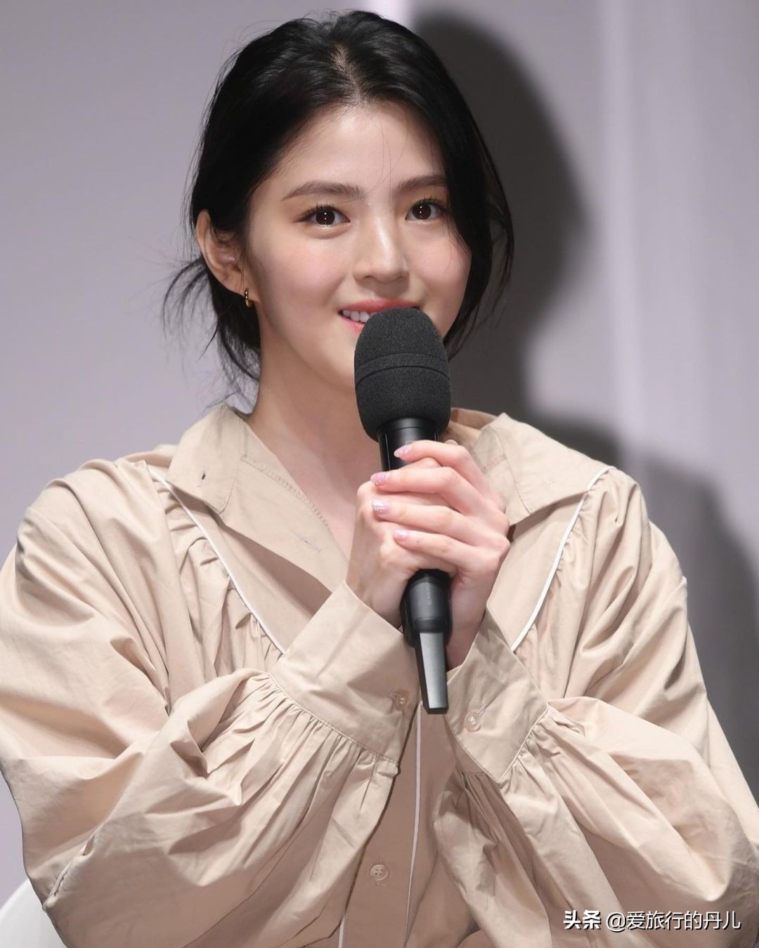 韩国女星韩素希红发,韩素希穿搭欧美绿色裙子