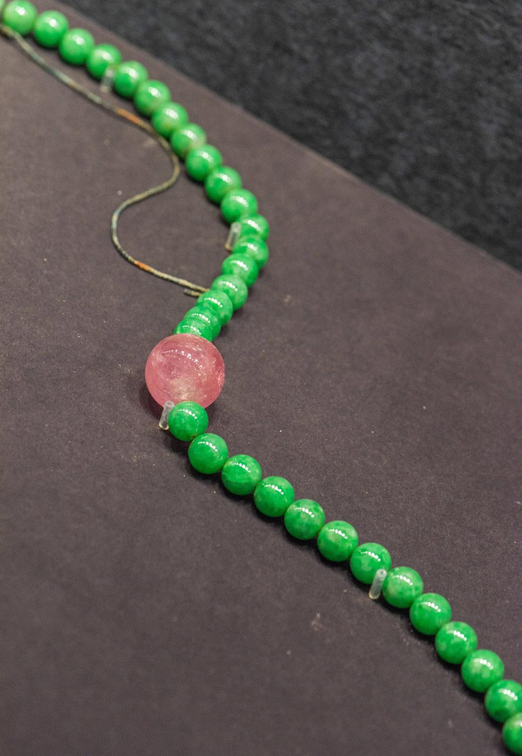 清代满绿翡翠朝珠价格,清代朝珠翡翠佛塔