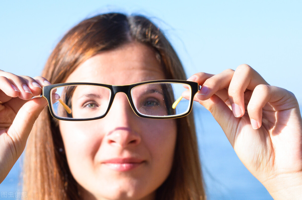 眼前黑影能治吗,眼前黑影怎么回事