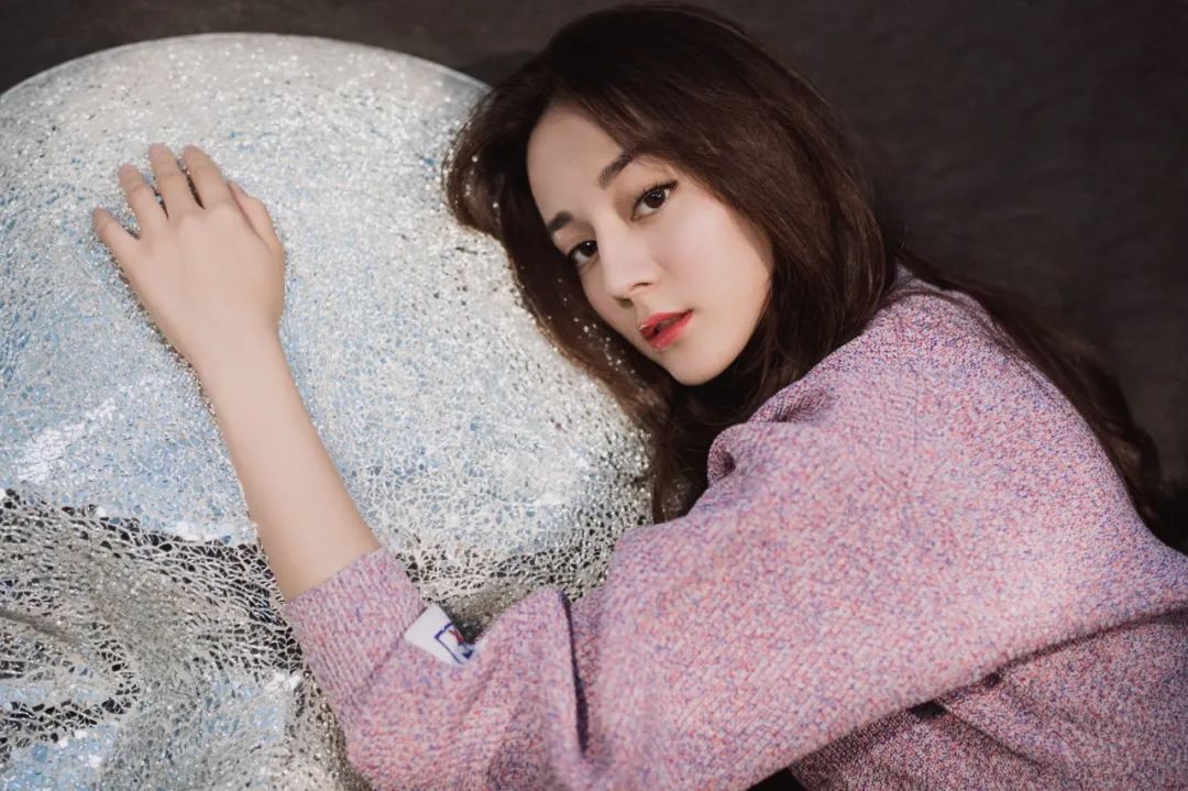 嘉行“重男轻女”,女艺人抠脚8个月,男艺人集体出逃?