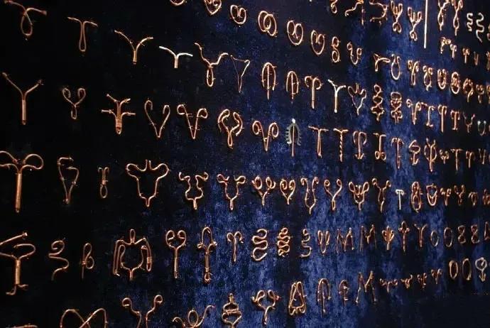 妈妈手臂上的节育环,妈妈的节育环有几十年了