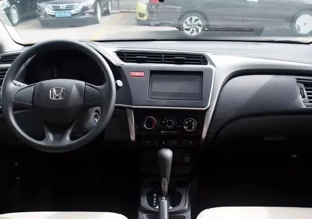 09锋范1.8自动二手值多少钱,二手本田锋范五年四万公里