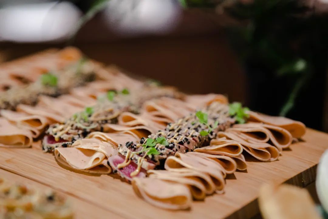 京城首家！探秘最热门“一尺花园”咖啡馆，西山脚*体下**会海派腔调