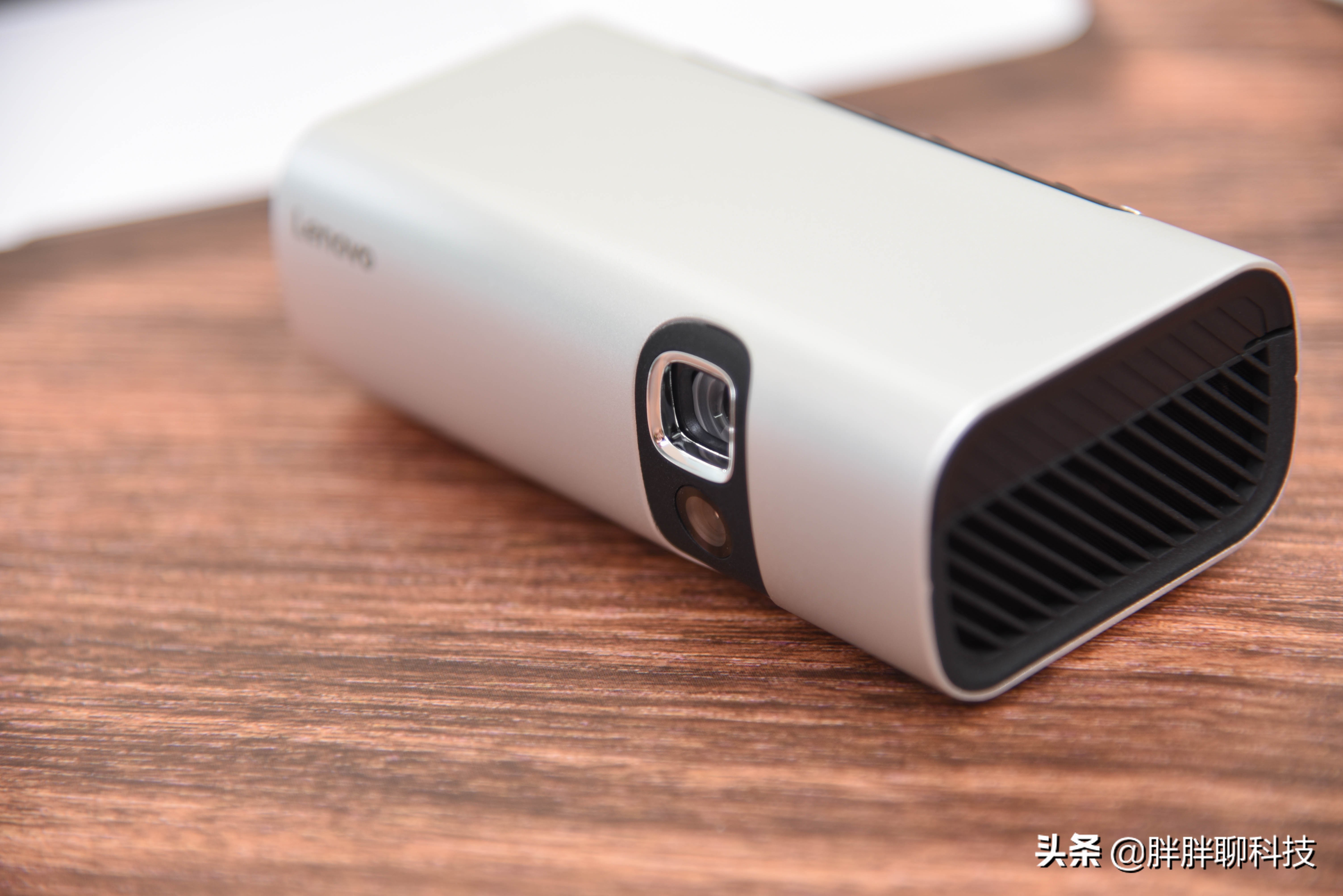 联想投影仪t200和l5哪个好用,联想投影仪t200价格