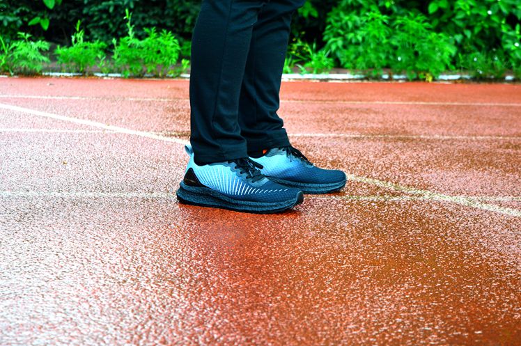 夏季运动健身跑鞋,天越清风碳板跑鞋测评