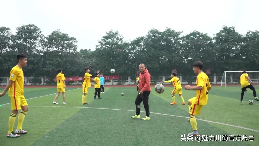 洪雅教体局“五育并举”报道之四：“玩转”校园足球共享运动乐趣