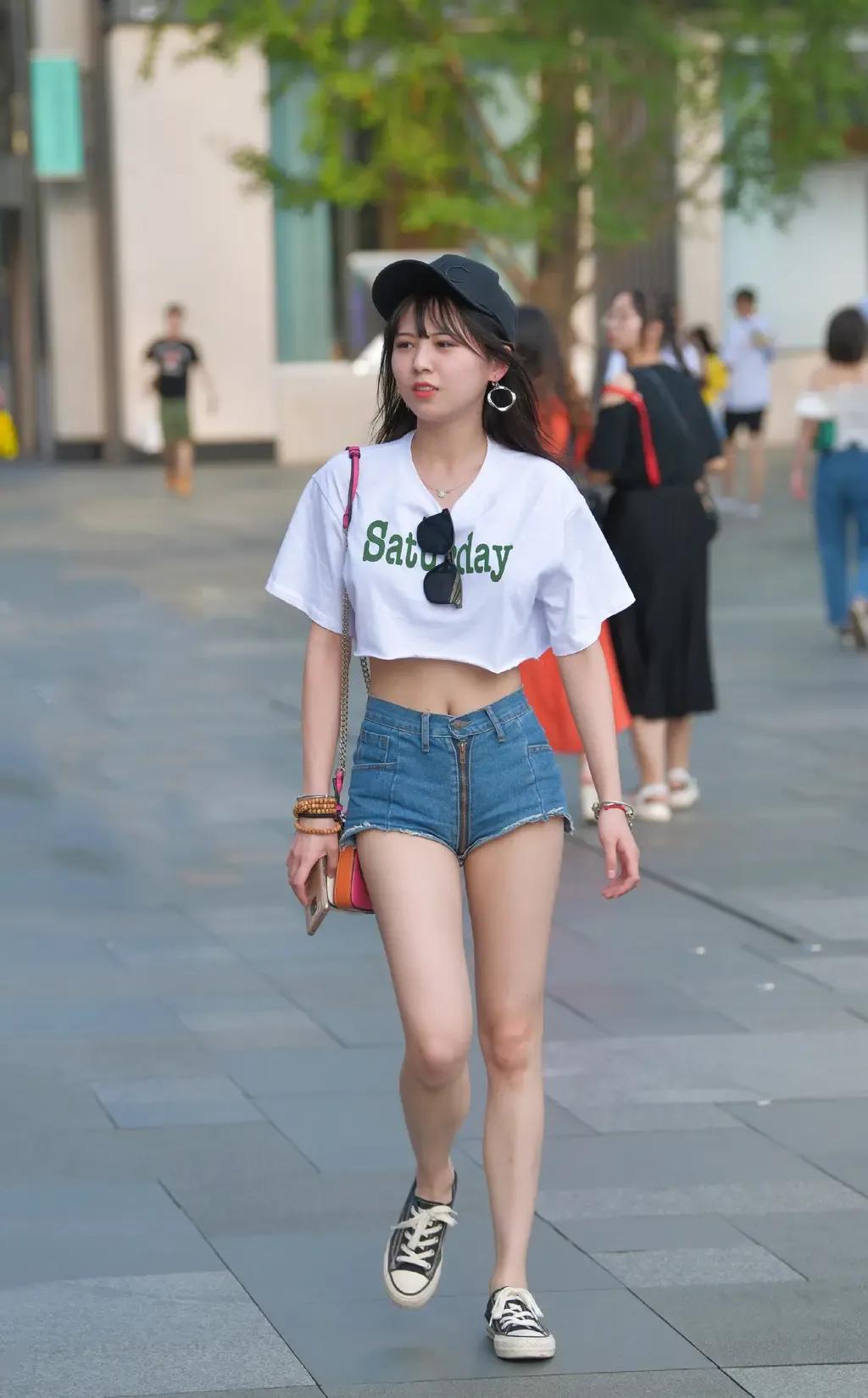 街拍美图时尚气质的小姐姐们,街拍搭配气质漂亮的小姐姐