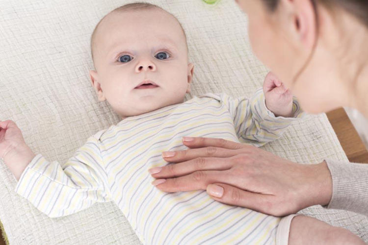 婴儿湿疹反复妈妈要忌口吗,宝宝湿疹防复发