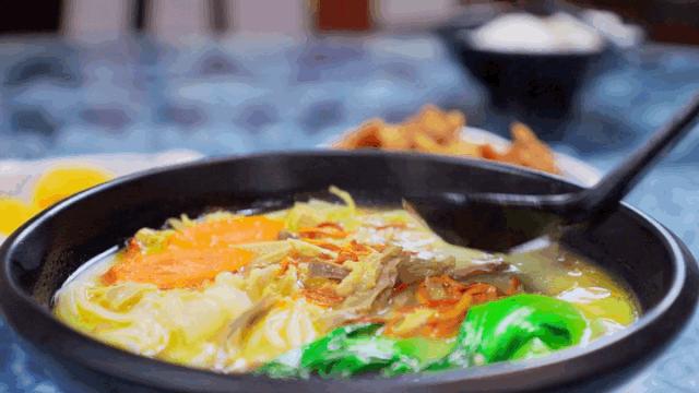 过桥米线汤底的简易做法,过桥米线汤底是什么做的