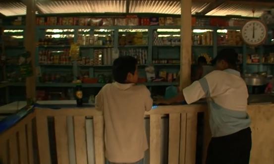 在巴拿马农村开一家超市,一年能赚100万,但进货的路却无比凶险