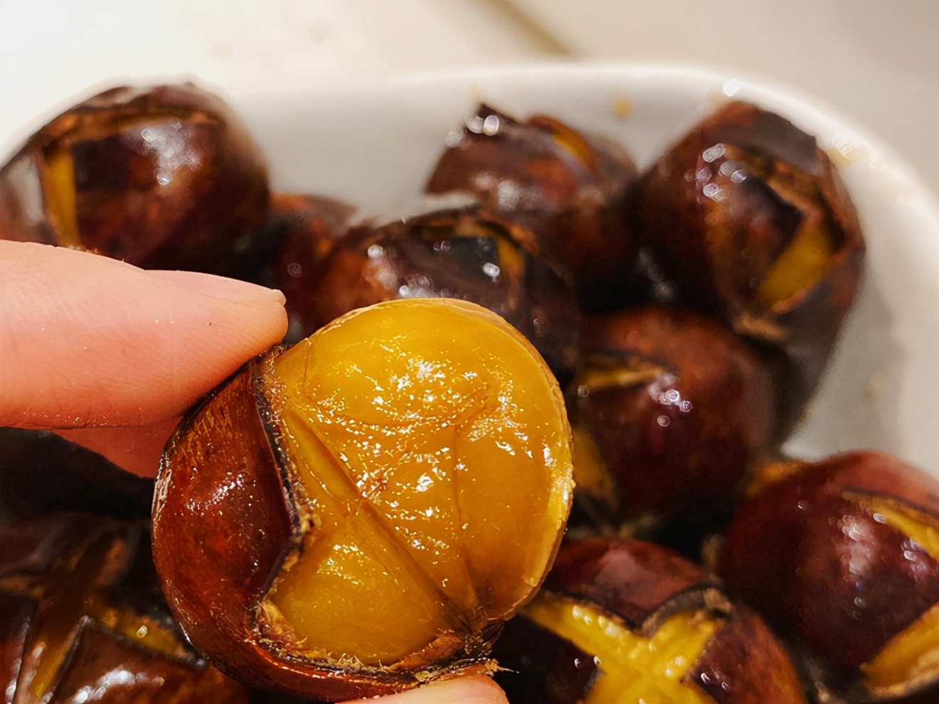 板栗去壳怎么才能快速剥皮,板栗怎么快速剥皮不需要任何工具